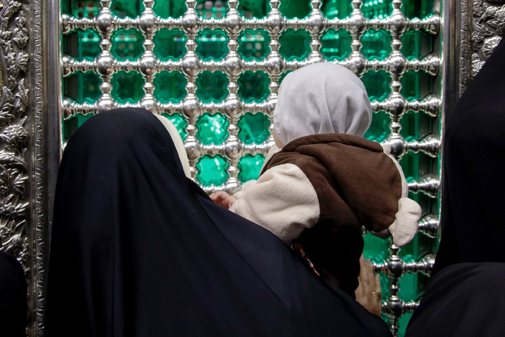 غبار روبی مضجع منور رضوی با حضور بانوان