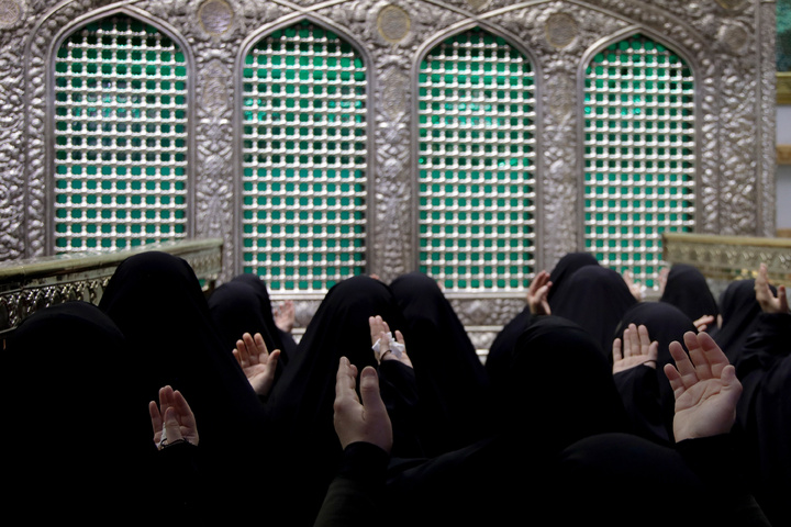 غبار روبی مضجع منور رضوی با حضور بانوان