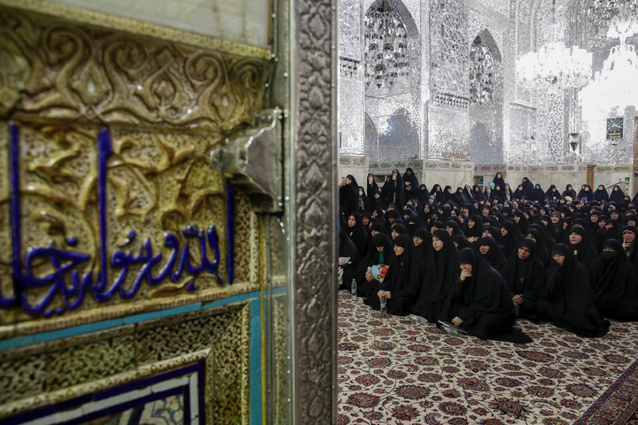 غبار روبی مضجع منور رضوی با حضور بانوان