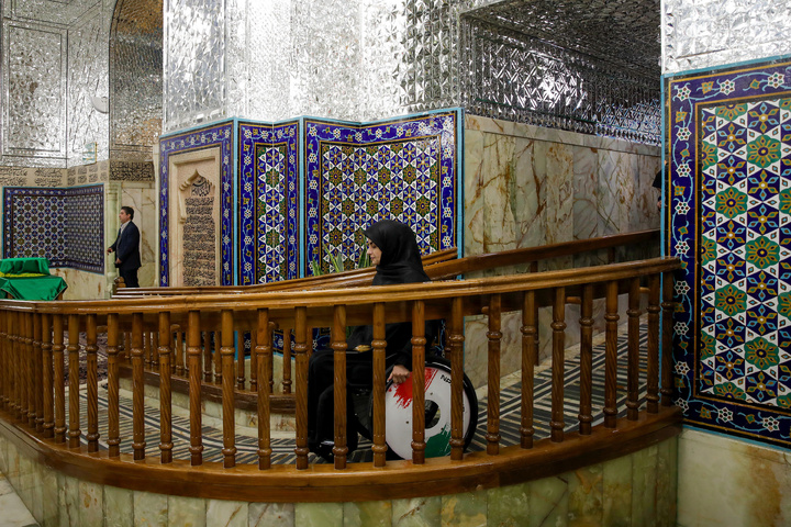 غبار روبی مضجع منور رضوی با حضور بانوان