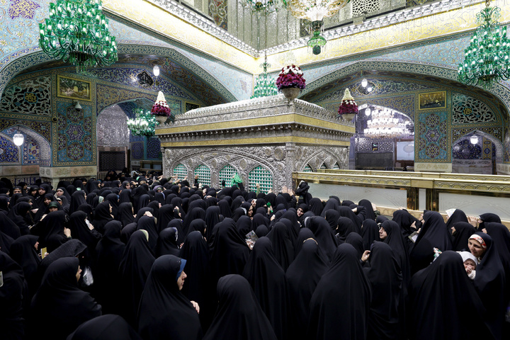 غبار روبی مضجع منور رضوی با حضور بانوان