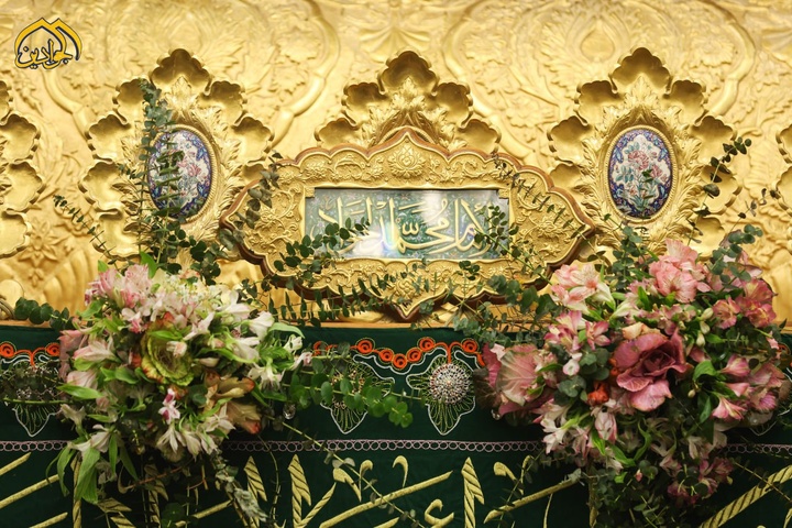 گل آرایی ضریح مطهر امامین جوادین(ع)