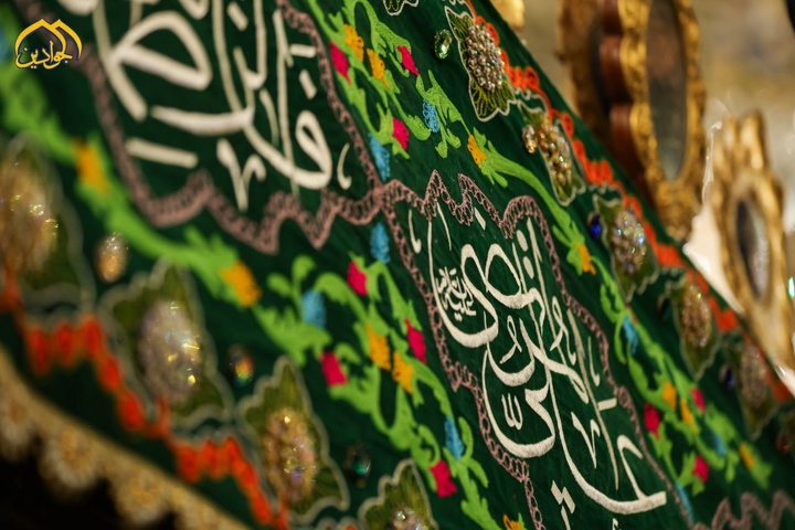 گل آرایی ضریح مطهر امامین جوادین(ع)