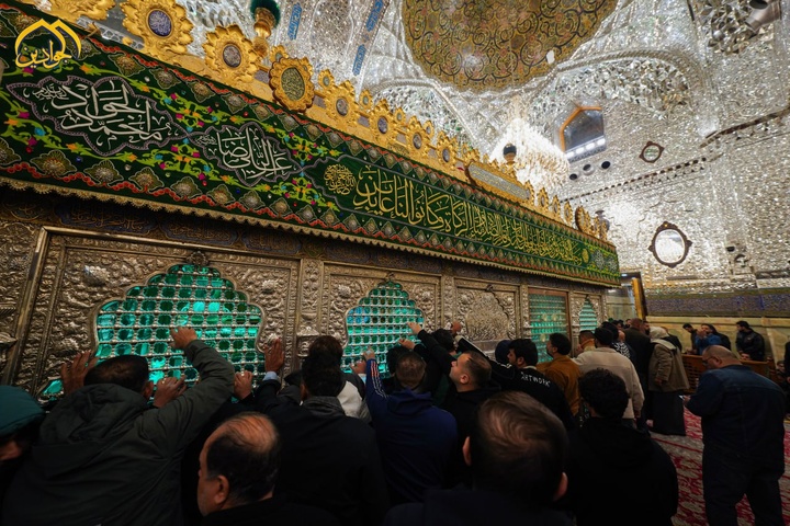 گل آرایی ضریح مطهر امامین جوادین(ع)