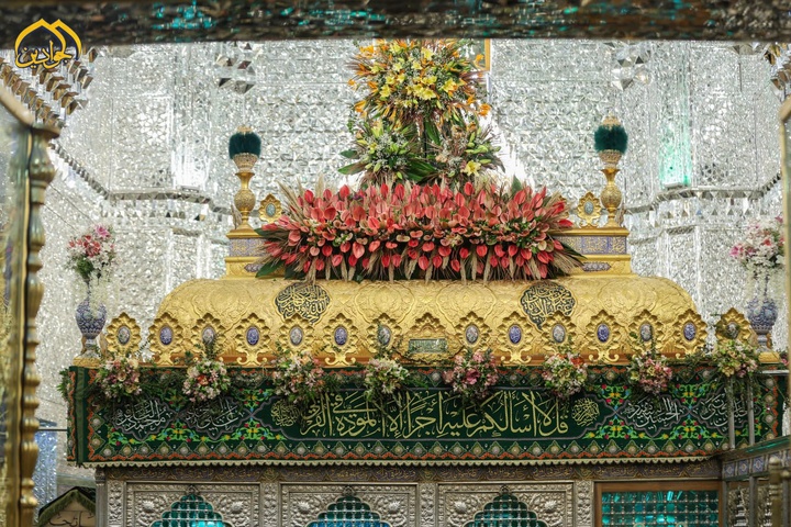 گل آرایی ضریح مطهر امامین جوادین(ع)