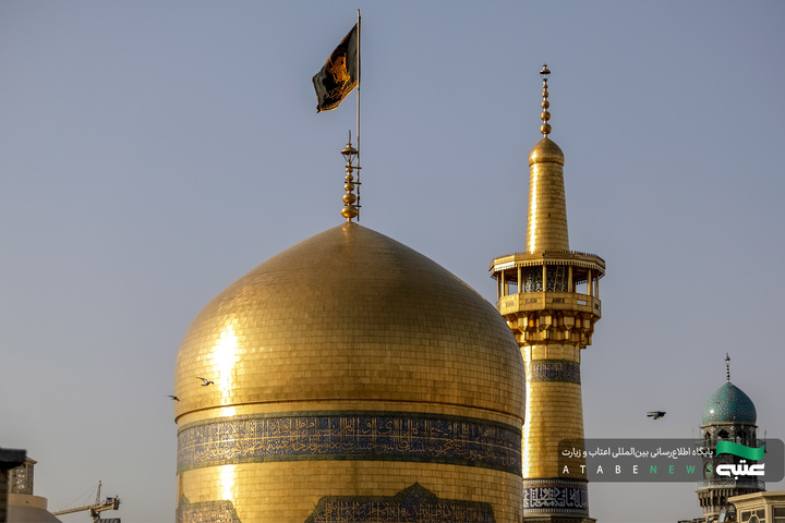 نصب کتیبه شهادت رهبر معظم انقلاب در حرم مطهر رضوی