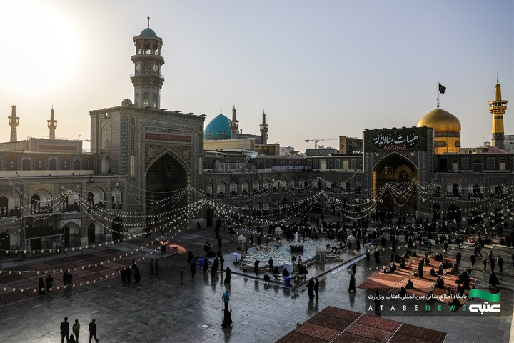 نصب کتیبه شهادت رهبر معظم انقلاب در حرم مطهر رضوی
