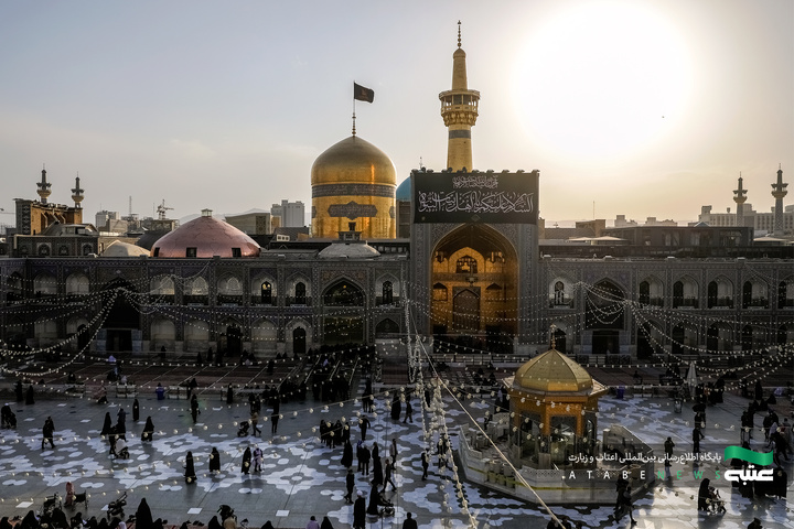 نصب کتیبه شهادت رهبر معظم انقلاب در حرم مطهر رضوی