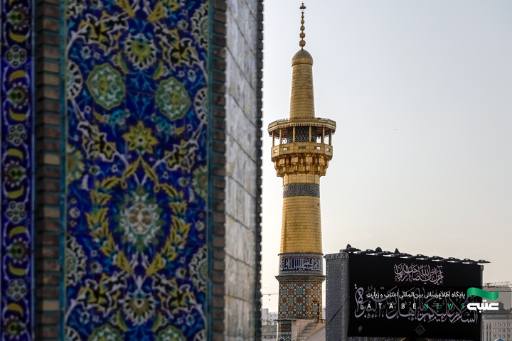نصب کتیبه شهادت رهبر معظم انقلاب در حرم مطهر رضوی