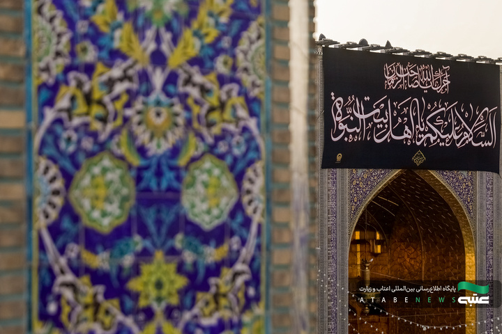 نصب کتیبه شهادت رهبر معظم انقلاب در حرم مطهر رضوی