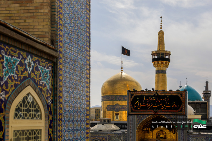 نصب کتیبه‌های شهادت امیرالمومنین علیه‌السلام در حرم مطهر رضوی