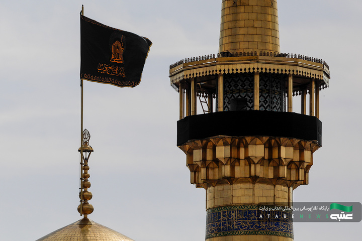 نصب کتیبه‌های شهادت امیرالمومنین علیه‌السلام در حرم مطهر رضوی