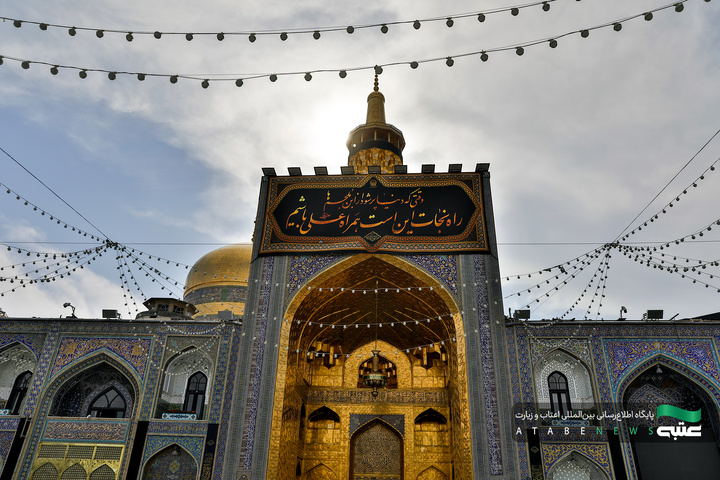 نصب کتیبه‌های شهادت امیرالمومنین علیه‌السلام در حرم مطهر رضوی