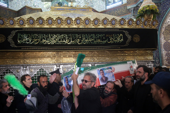 تشییع ۱۶ شهید جنگ رمضان در حرم مطهر حضرت معصومه(س)