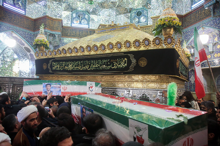 تشییع ۱۶ شهید جنگ رمضان در حرم مطهر حضرت معصومه(س)