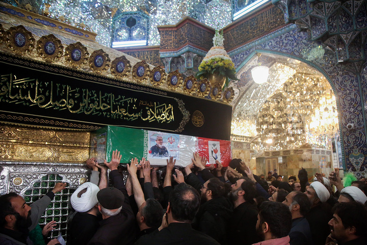 تشییع ۱۶ شهید جنگ رمضان در حرم مطهر حضرت معصومه(س)