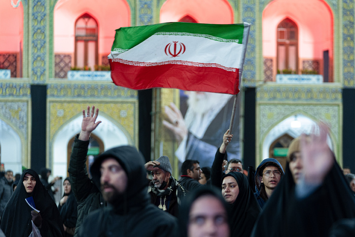 اعلام خبر رهبری آیت‌الله سیدمجتبی حسینی خامنه‌ای در حرم مطهر رضوی