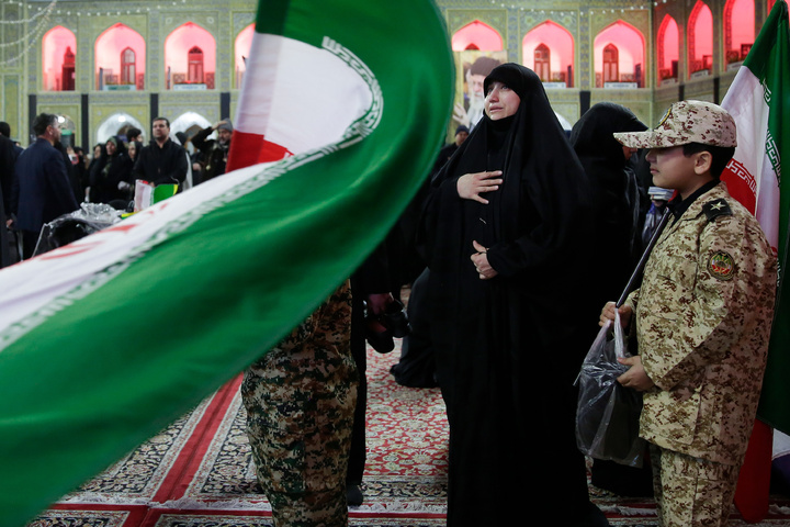 اعلام خبر رهبری آیت‌الله سیدمجتبی حسینی خامنه‌ای در حرم مطهر رضوی