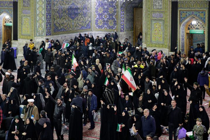 اعلام خبر رهبری آیت‌الله سیدمجتبی حسینی خامنه‌ای در حرم مطهر رضوی