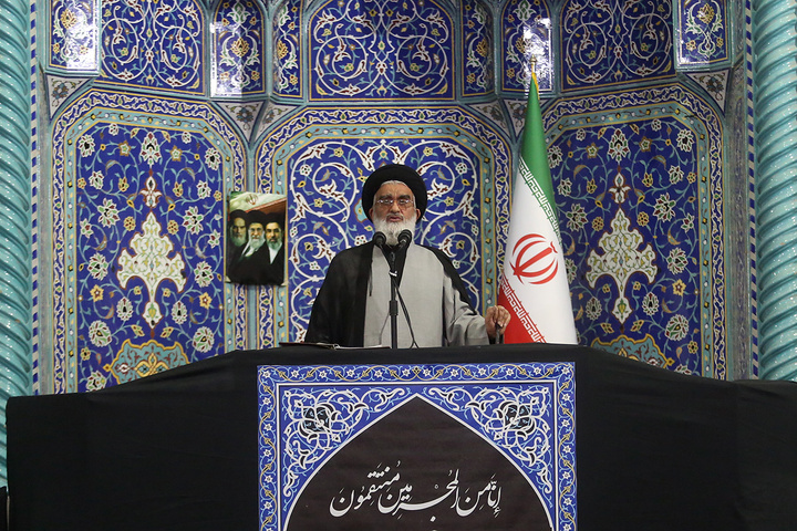 اقامه نمازجمعه یوم‌الله قدس به امامت آیت‌الله سعیدی