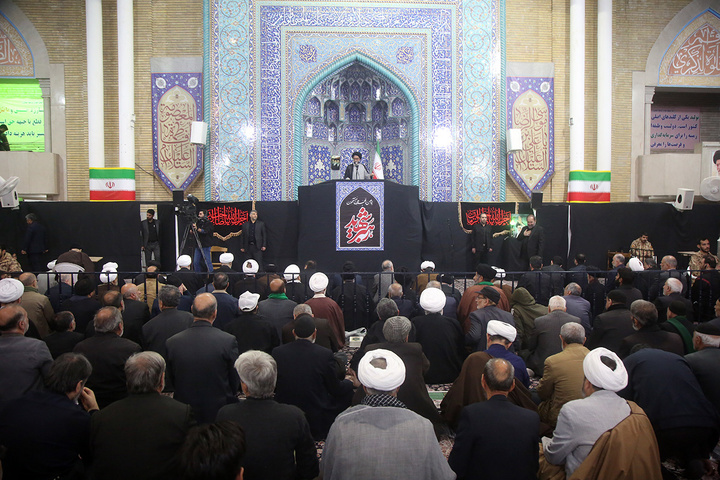 اقامه نمازجمعه یوم‌الله قدس به امامت آیت‌الله سعیدی