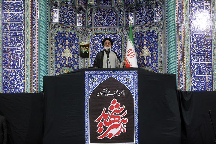 اقامه نمازجمعه یوم‌الله قدس به امامت آیت‌الله سعیدی