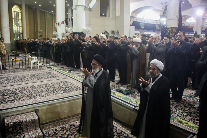 اقامه نمازجمعه یوم‌الله قدس به امامت آیت‌الله سعیدی