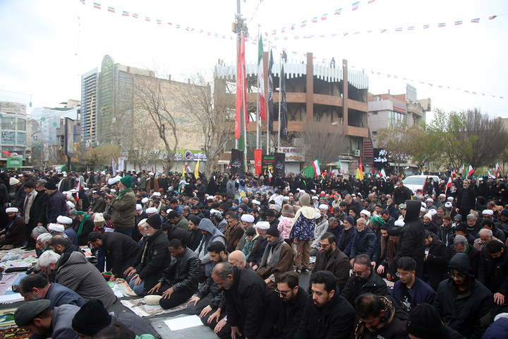 اقامه نمازجمعه یوم‌الله قدس به امامت آیت‌الله سعیدی