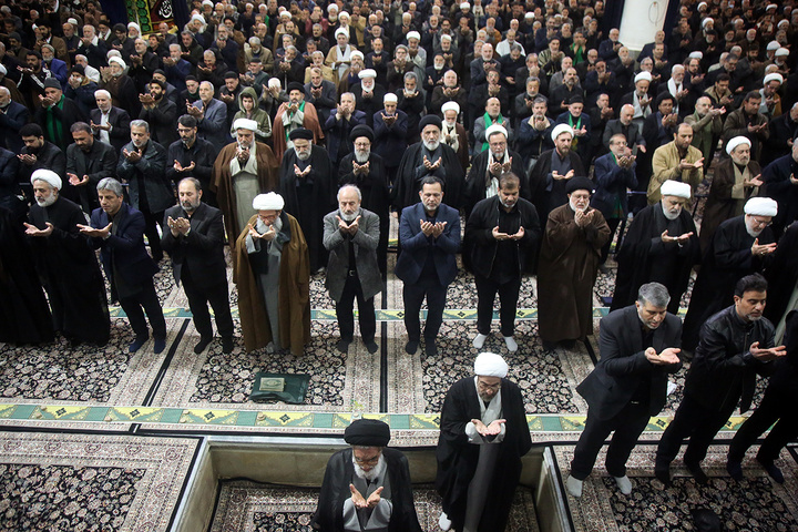 اقامه نمازجمعه یوم‌الله قدس به امامت آیت‌الله سعیدی