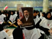 بیعت دختران نوجوان قمی با امام خامنه‌ای در حرم بانوی کرامت