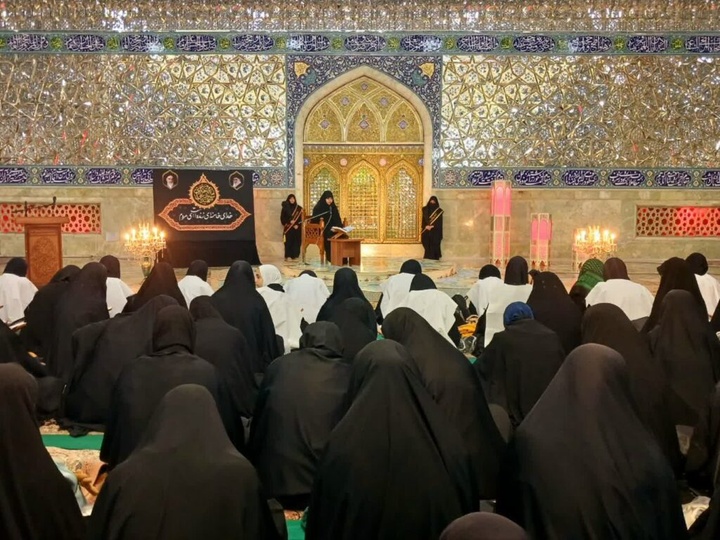 بیعت دختران نوجوان قمی با امام خامنه‌ای در حرم بانوی کرامت