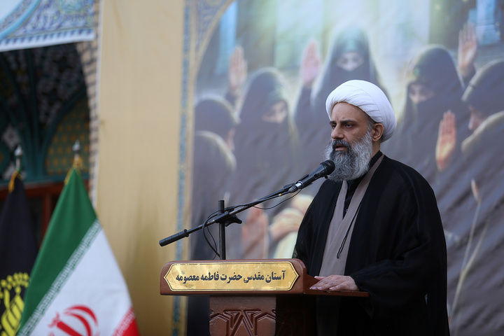 بیعت هزاران بانوی طلبه حوزه علمیه با سومین امام انقلاب در حرم حضرت معصومه (س)