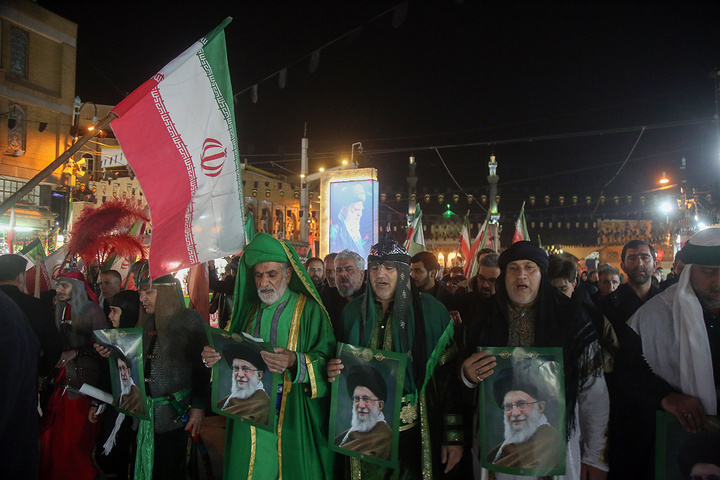 بیعت تعزیه‌داران استان قم با رهبر جدید انقلاب در حرم بانوی کرامت