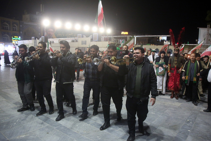 بیعت تعزیه‌داران استان قم با رهبر جدید انقلاب در حرم بانوی کرامت