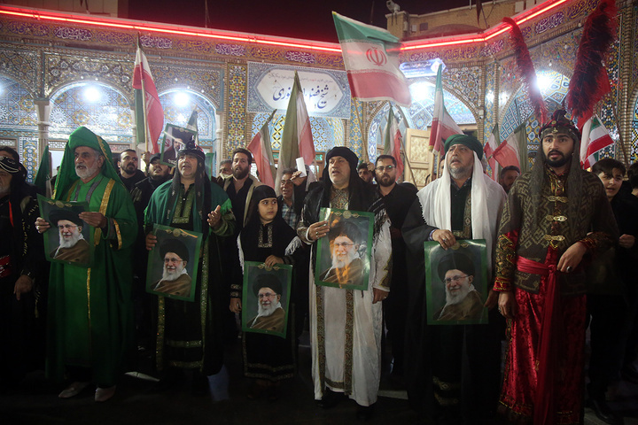 بیعت تعزیه‌داران استان قم با رهبر جدید انقلاب در حرم بانوی کرامت