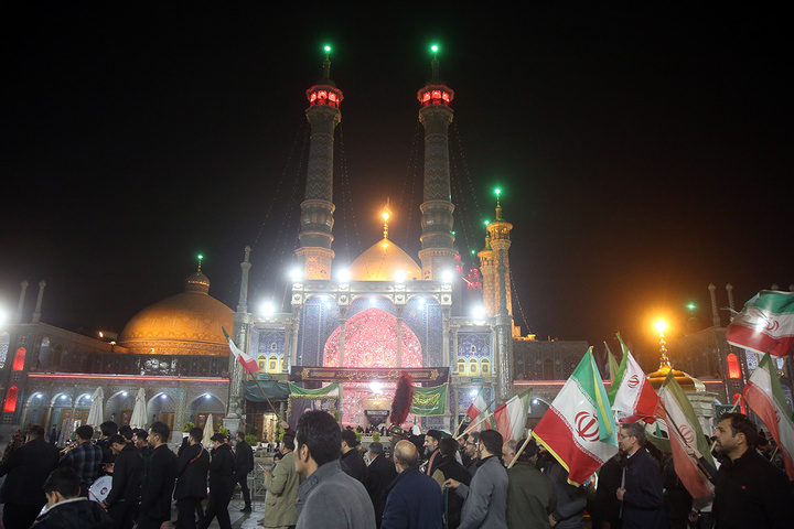 بیعت تعزیه‌داران استان قم با رهبر جدید انقلاب در حرم بانوی کرامت