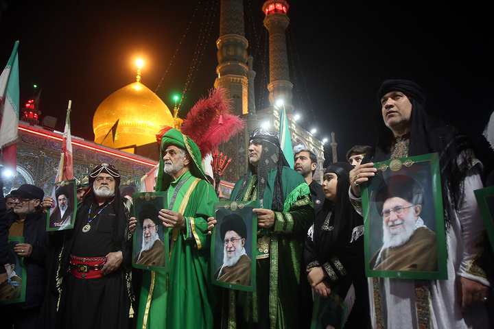 بیعت تعزیه‌داران استان قم با رهبر جدید انقلاب در حرم بانوی کرامت