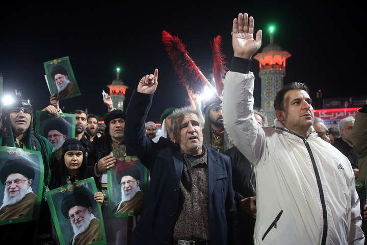 بیعت تعزیه‌داران استان قم با رهبر جدید انقلاب در حرم بانوی کرامت