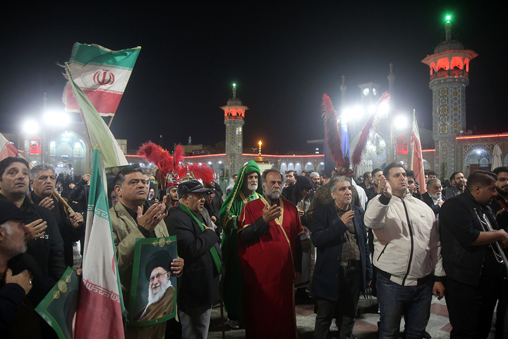 بیعت تعزیه‌داران استان قم با رهبر جدید انقلاب در حرم بانوی کرامت