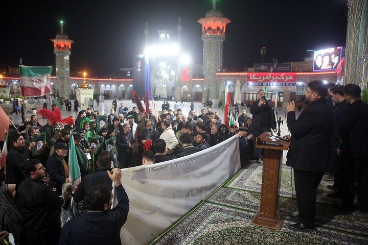 بیعت تعزیه‌داران استان قم با رهبر جدید انقلاب در حرم بانوی کرامت