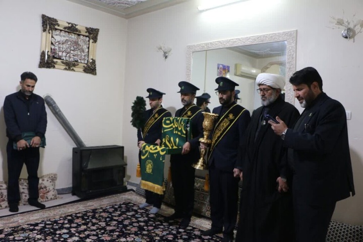 تکریم خانواده شهدای جنگ تحمیلی رمضان توسط خادمان حرم بانوی کرامت