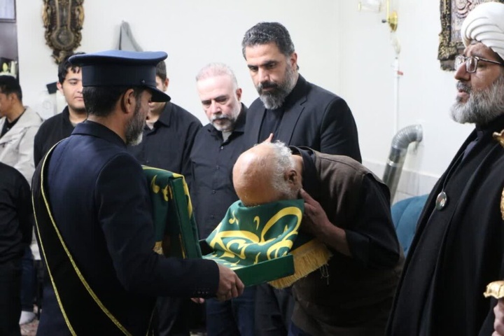 تکریم خانواده شهدای جنگ تحمیلی رمضان توسط خادمان حرم بانوی کرامت