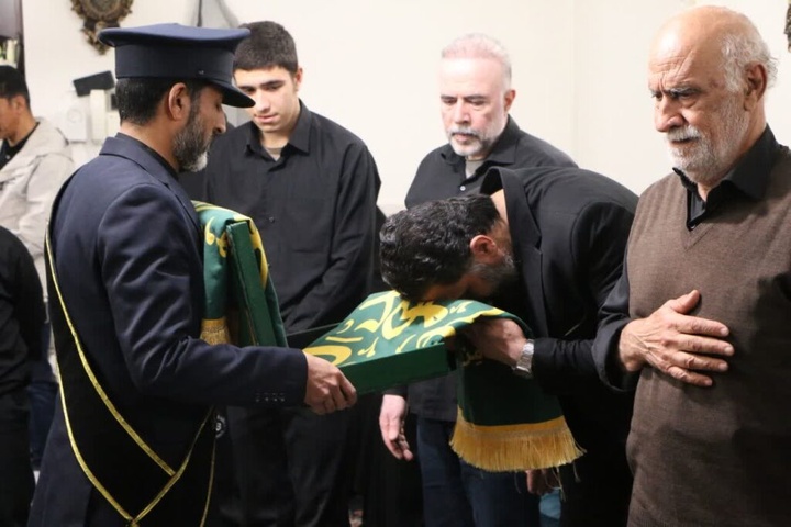 تکریم خانواده شهدای جنگ تحمیلی رمضان توسط خادمان حرم بانوی کرامت