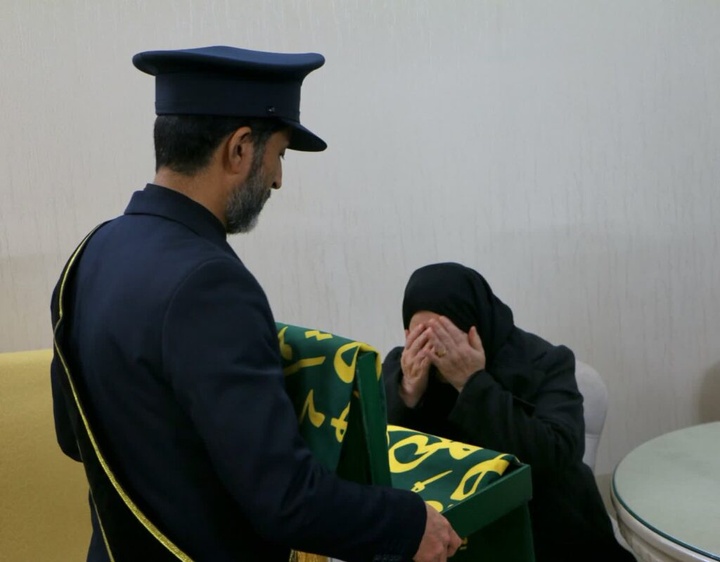 تکریم خانواده شهدای جنگ تحمیلی رمضان توسط خادمان حرم بانوی کرامت