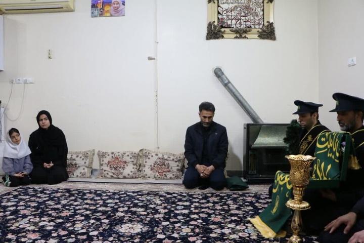 تکریم خانواده شهدای جنگ تحمیلی رمضان توسط خادمان حرم بانوی کرامت