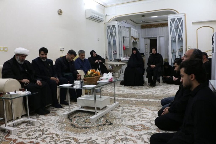 تکریم خانواده شهدای جنگ تحمیلی رمضان توسط خادمان حرم بانوی کرامت