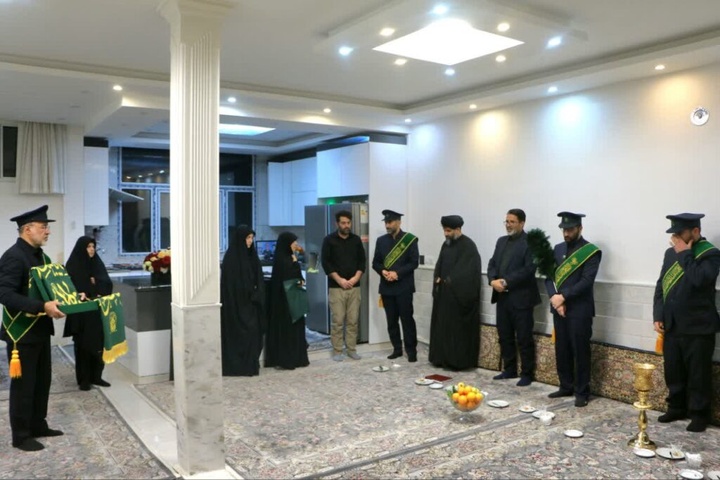 تکریم خانواده شهدای جنگ تحمیلی رمضان توسط خادمان حرم بانوی کرامت