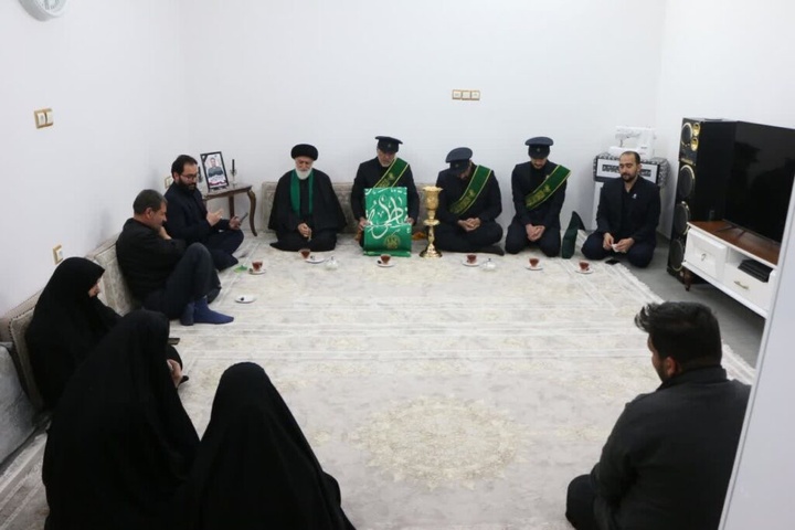 تکریم خانواده شهدای جنگ تحمیلی رمضان توسط خادمان حرم بانوی کرامت