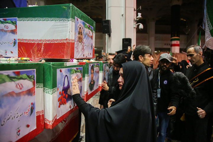 وداع با پیکر شهدای اخیر حملات آمریکایی صهیونی به قم در حرم بانوی کرامت