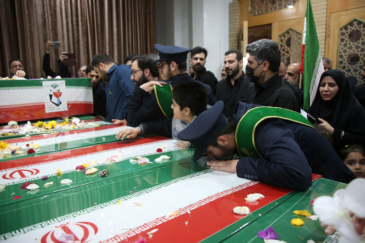 وداع با پیکر شهدای اخیر حملات آمریکایی صهیونی به قم در حرم بانوی کرامت